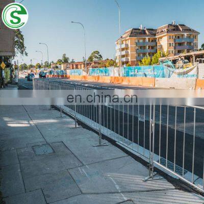 China Heavy Duty Galvanized Traffic Isolation Protective Crowd Control Barrier