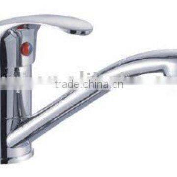 Single handle faucet