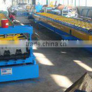 Metal decking roll forming machine