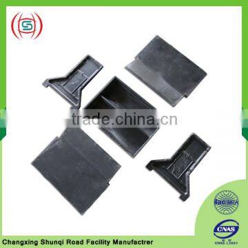 Double-sided pig feed groove