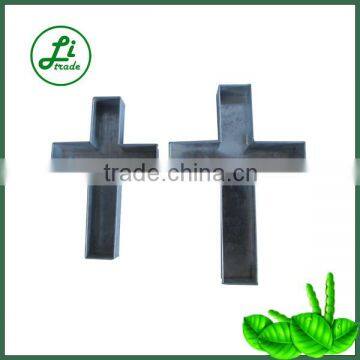 Cross zinc planter