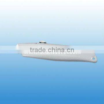 easy cut auto-retractable utility knife UK159