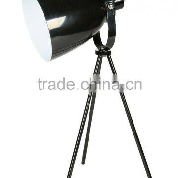 2015 Hot Selling Tripod Base Desk Lamp