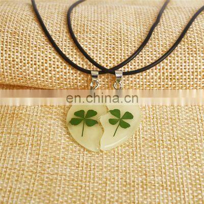 Clover Luminous Couple Necklace 2pcs Heart Shape Pendant Necklace Glowing In The Dark Lovers Jewelry Rope Long Necklace