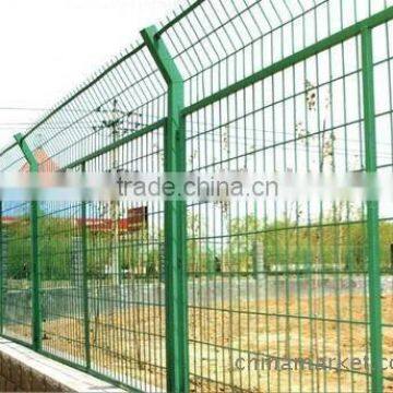 WIRE MESH FENCE