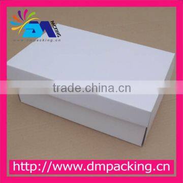 white cardboard foldable shoes boxes packaging