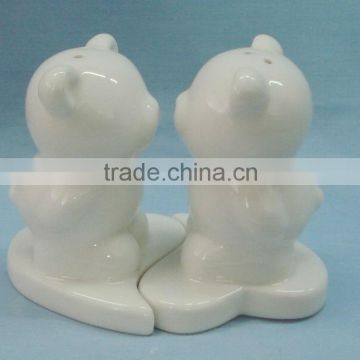 2013 new design ceramic cute bear cheap salt and pepper shaker