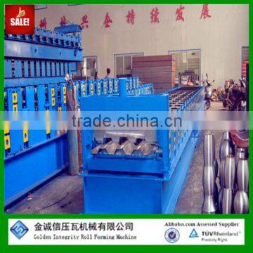 Floor decking roll forming machine