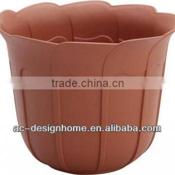 ROUND PLASTIC PLANTER