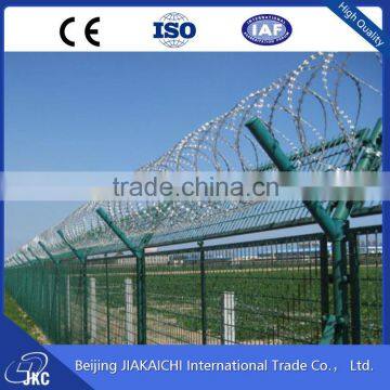 Welded Mesh Fence With Barbed Wires