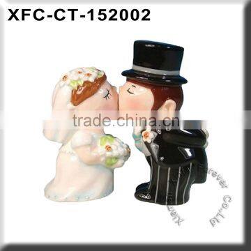 standing kissing bride and groom cake topper figurine wholesale