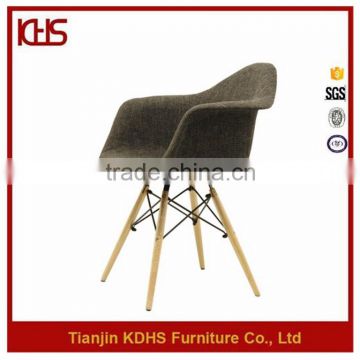 Direct Factory Cosy Famous Fabric Covered Strong Stable Wood Base Leisure Chair