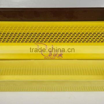 2017 hot sale beekeeping yellow plastic pollen trap collector