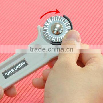 28mm Plastic Bent Handle Rotary Cutter - Knives Wholesale photo-5