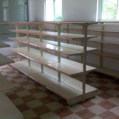 Moderne Leichtbau-Supermarktreggs mit Netzrücken photo-1