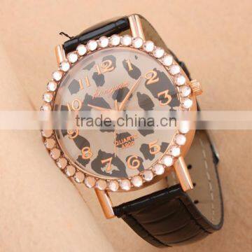 2015 Hot selling cheap fashion watch,lady watch gift black leather strap LD041