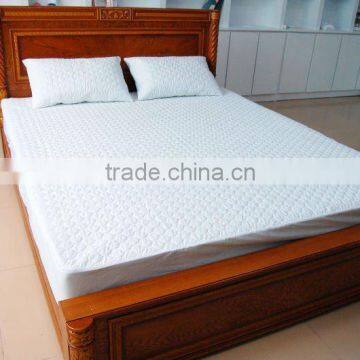 Quilted mattress protector
