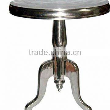 cast aluminium table with round top Polished Finish