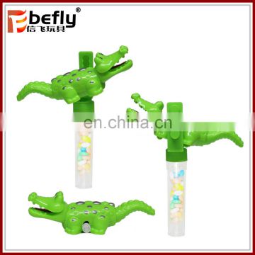 Plastic confectionery gift crocodile wind up toy with candy