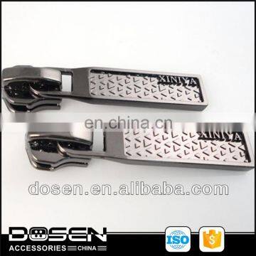 classic metal zipper pull china factory, zip fastener for clothing