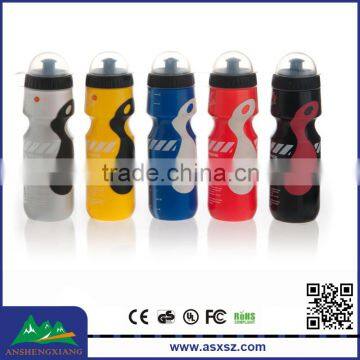 Cheap bicycle water bottle sports bottle PE Colorful mountain bike kettle with a dust cover 750ML