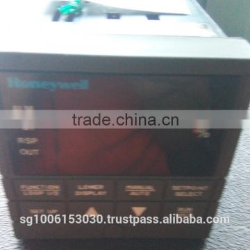 Honeywell UDC 3300 Temperature Controller