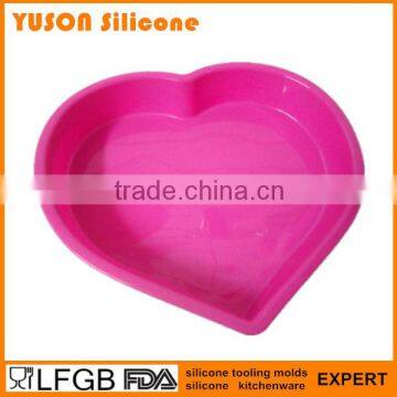 China Manufacturer Human Heart Shaped Lovely Silicone Cake Pan