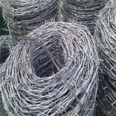 Fil de fer barbé en acier galvanisé avec tissage en torsion inverse pour la sécurité du périmètre