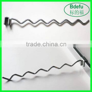 Wavy metal hook fitted crossbar for clothes display