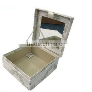 Square Cosmetic Box With a Mirror photo-3