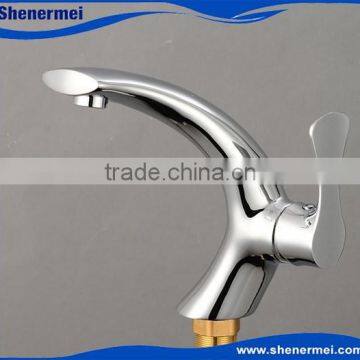 China Modern Bathroom Brass Square Basin Faucet