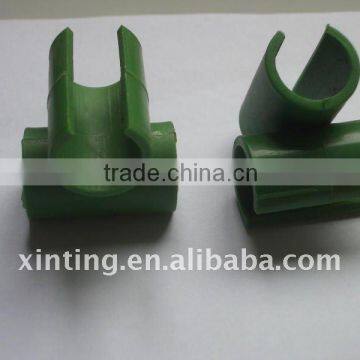 Plastic locking clamp for garden