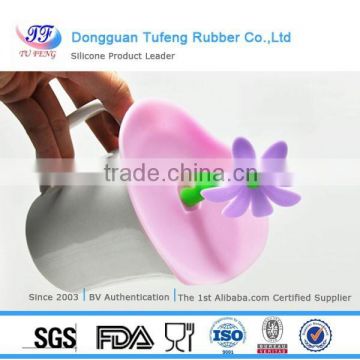 The hot sale cute flower shaped silicone suction lids for cups