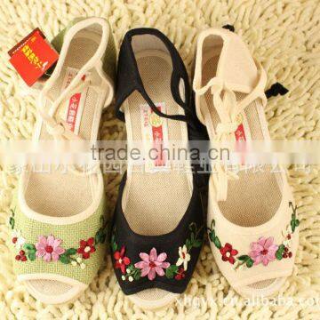 Traditional Shoe for Woman From China
