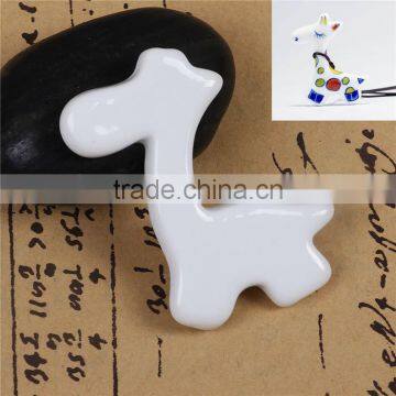 Wholesale Giraffe Animal White Ceramic Hand Painted Pendants For DIY