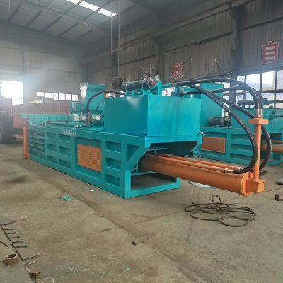 Гидравлический упаковщик на 160 тонн от Henan Panqi Heavy Industry сжимает отходы из картонных коробок и пластиковых бутылок.