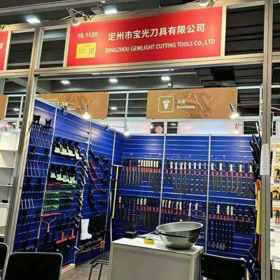 Manganese Steel Garden Shovel Flat Shovel With Long Handle for Shoveling Soil Sand Gravel Construction photo-4