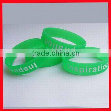 fashion debossed color filled silicone bracelet