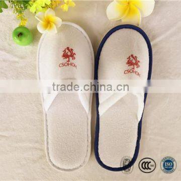 Interesting guestroom plush slipper with colored non-woven piping