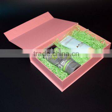 2016 pink magnetic cosmetic paper packing box with shred paper