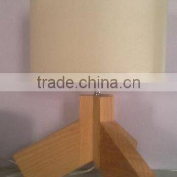 European Style Wooden Base Table Lamp With Linen Fabric Shade for Home