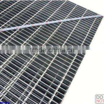 Heavy duty water drainage steel grate