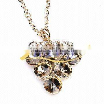 Crystal grapes pendant necklace