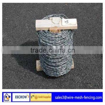 2015 hot sales chain link fence top barbed wire(factory offer)