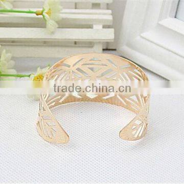New Design Gold Hollow Triangle Bangles,metal Feather Shape Bangle in Bulk photo-2