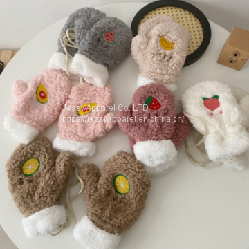 Instagram Fluffy Gloves Keep a Cute Girl Warm and Wet