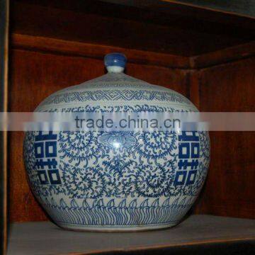 Chinese antique blue and white porcelain Jar