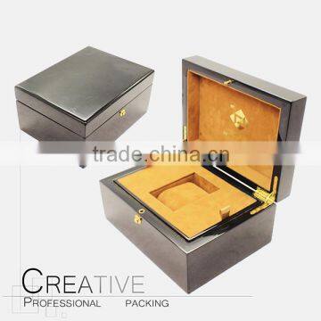 Single display wooden watch box