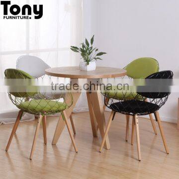 Classic Furniture Wood Base Armrest Leisure Chair photo-4