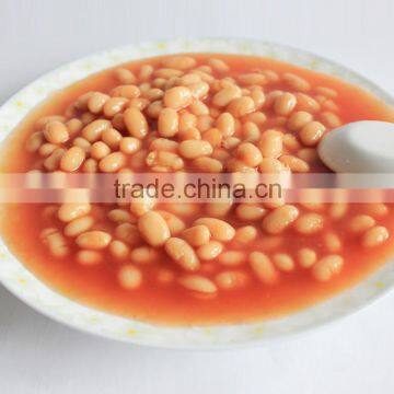 different sizes of canned white kidney beans in tomato sauce